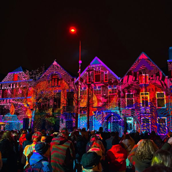 Lexus, lbx, glow, eindhoven, gebouwen, lifestyle, mensen, binnenstad, projecties, cindyLo