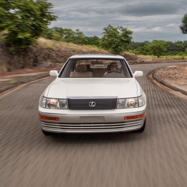 Lexus, ls400, rijdend, over, de, weg