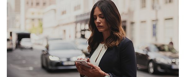 Lexus, vrouw, mobiel, verzekeren