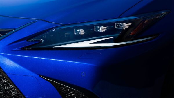 Lexus ES 300h headlight 