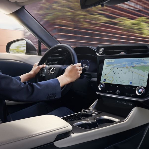 Cockpit van een Lexus RZ
