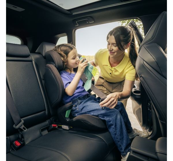 Mãe e filha num Toyota