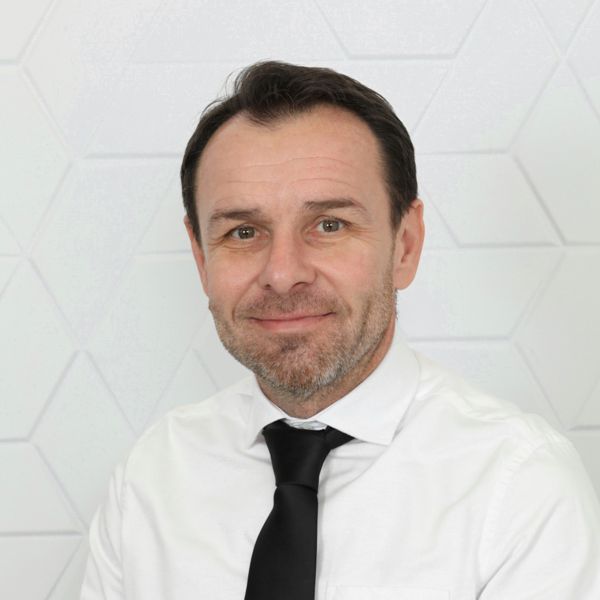 MAREK KARNIK