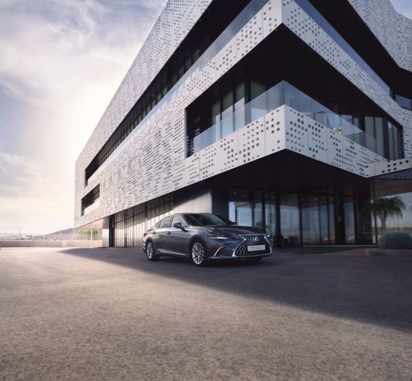 Lexus ES overlooking a city