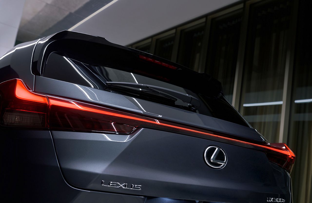 Neues Kompakt-SUV Lexus UX ab 33.950 Euro bestellbar 