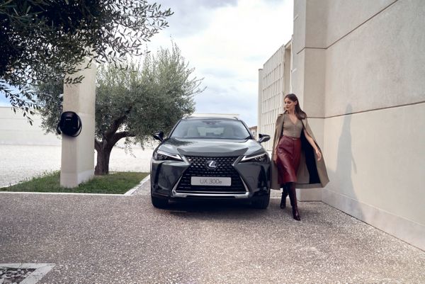 Lexus UX 300e