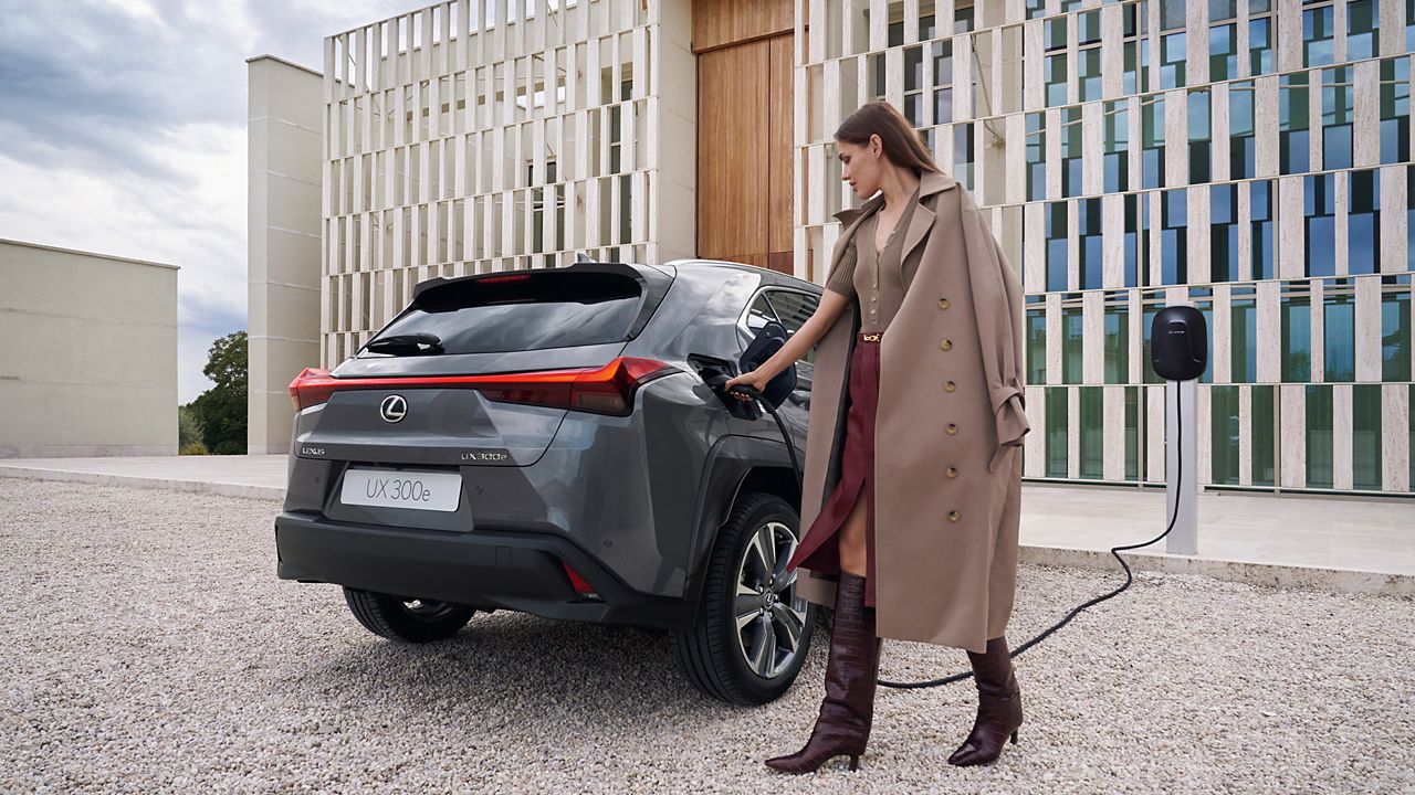 Lexus ux deals 300e range