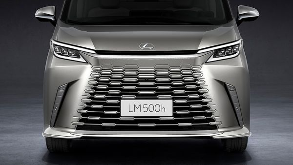 Lexus LM