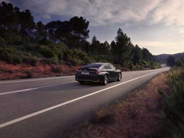 Lexus ES driving on country road