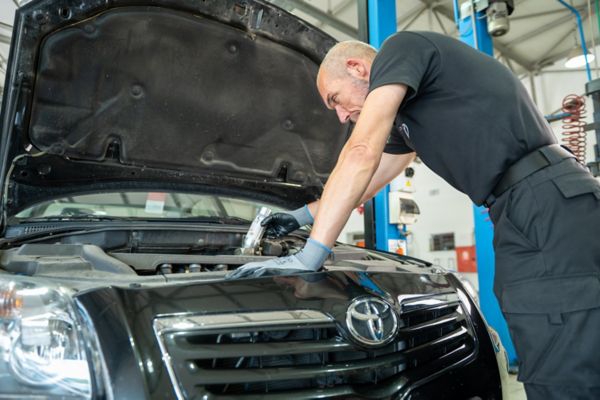 Υπηρεσίες συνεργείου Toyota Γιαραμάζης