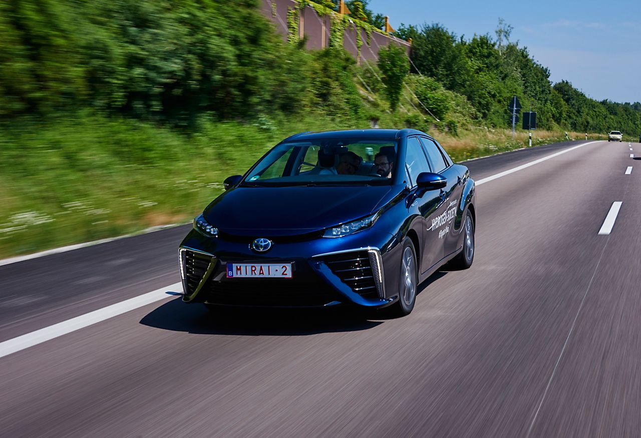 Mirai shop electric car