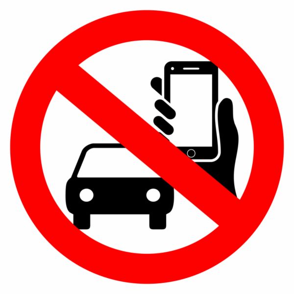 Don't use your phone while driving sign