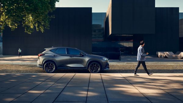 all new Lexus NX 450h+