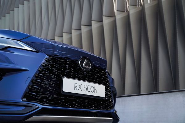 Side view of a parked Lexus RX 500h