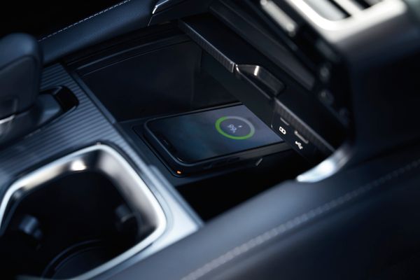 Lexus RX phone charging