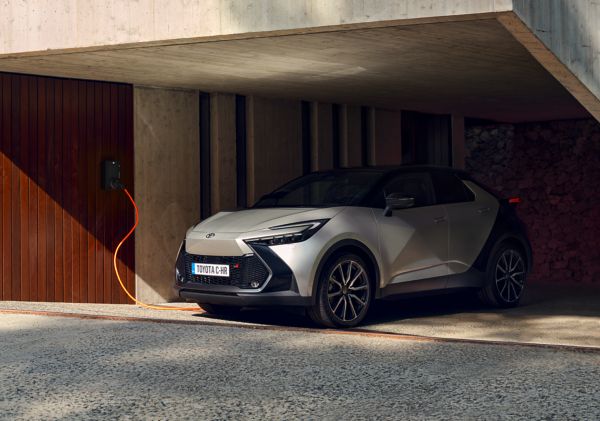 Elegantul Toyota C-HR Plug-in Hybrid