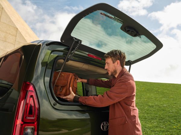 The Proace City Verso’s opening tailgate window