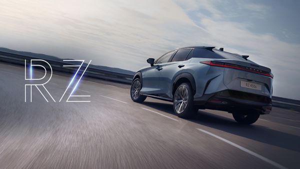Ładujący się Lexus RZ
