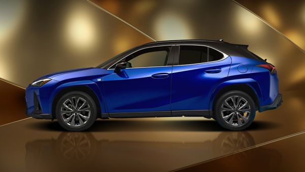 Lexus UX 300h in Sapphire Blue