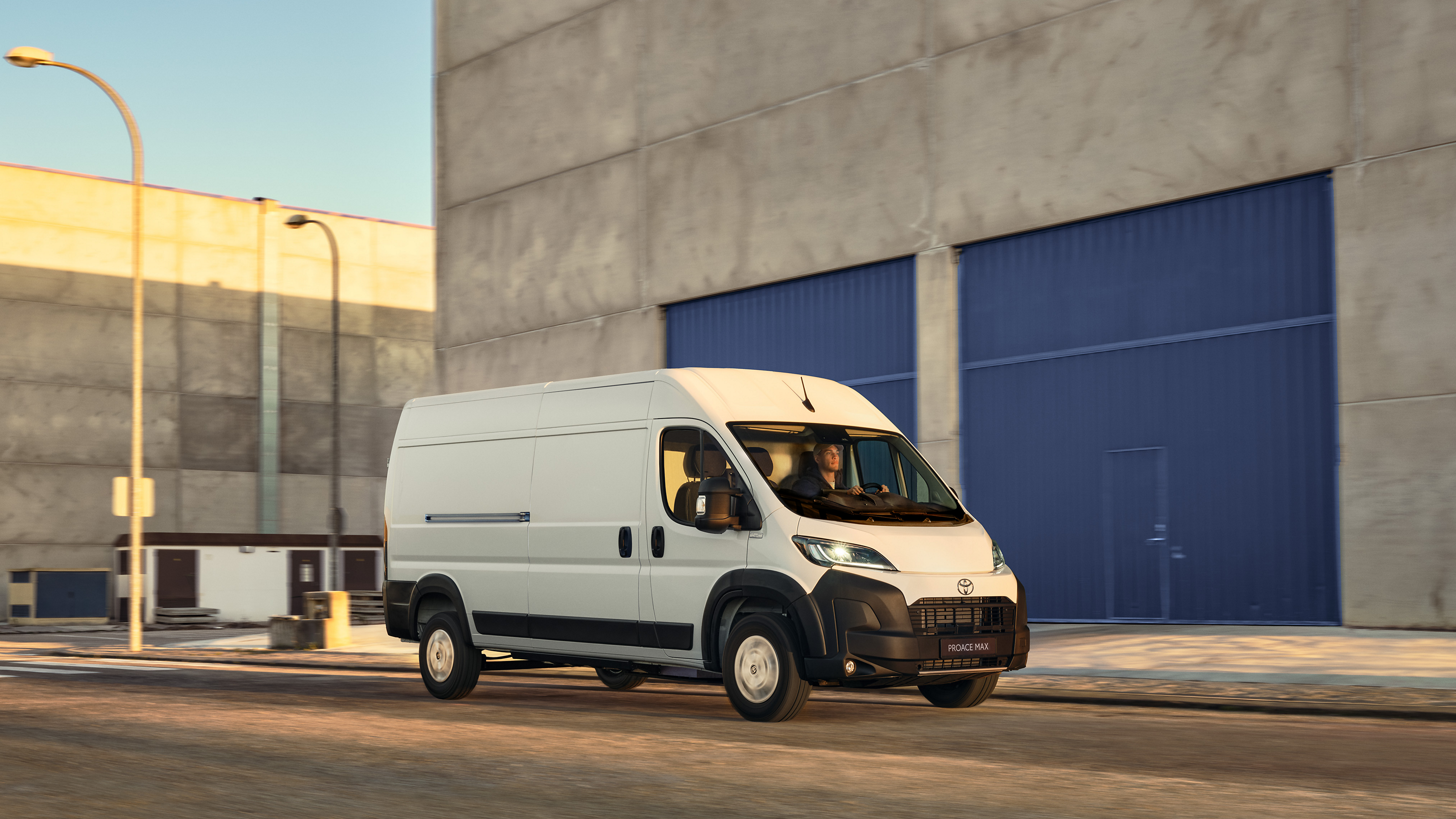 Proace Max