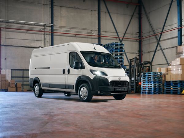 Yeni Toyota Proace Max Bambaşka Yere Taşır!