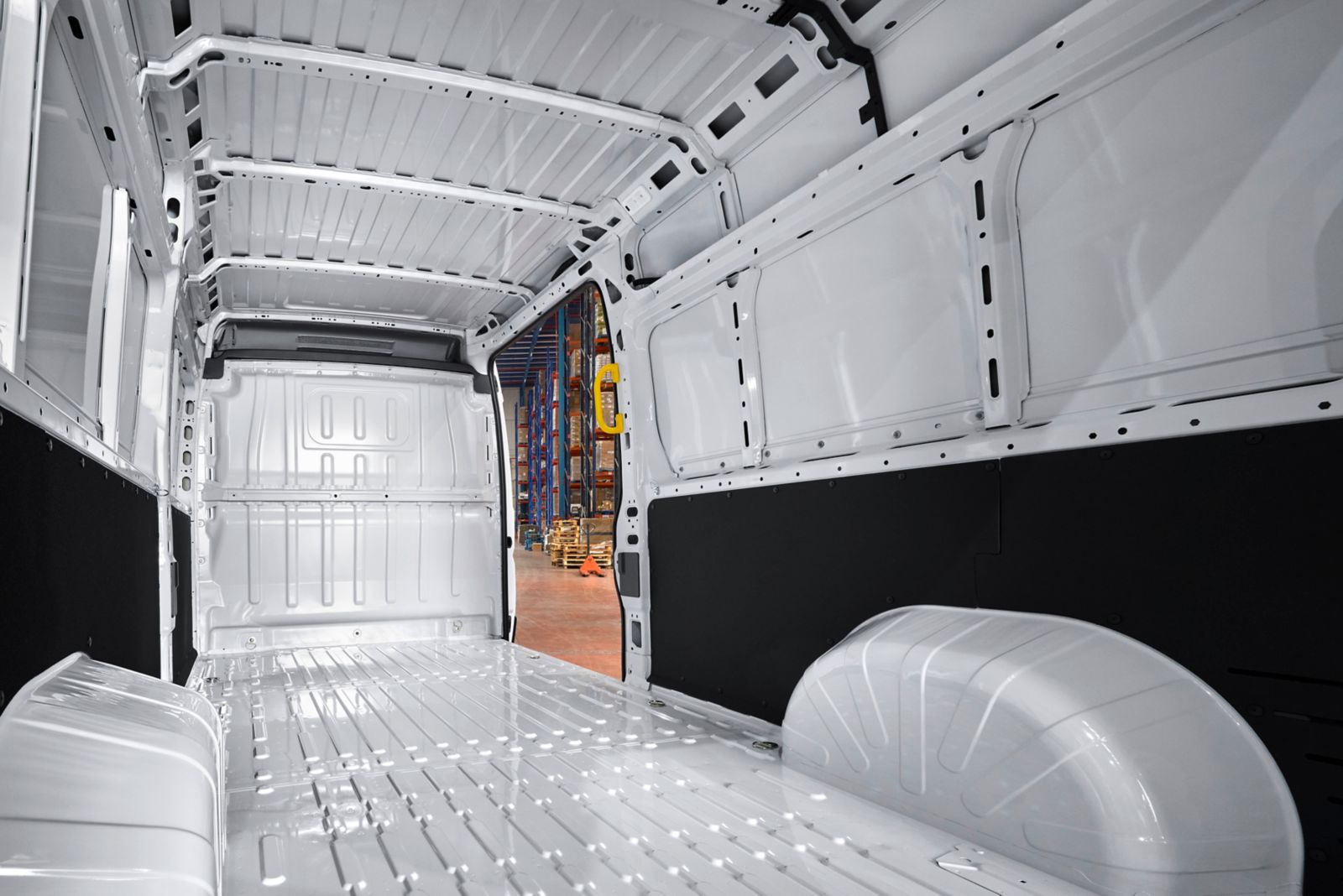 Ampio vano di carico di Toyota Proace Max