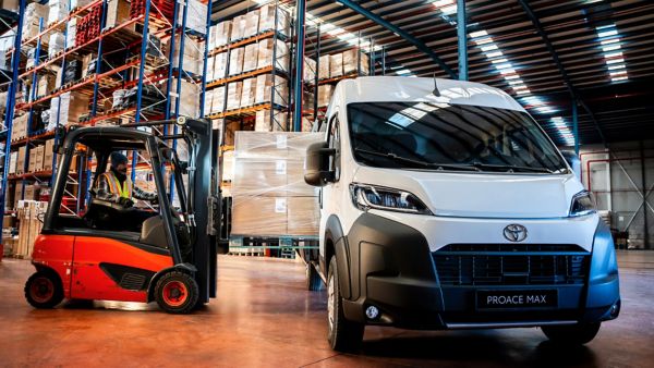A Proace Max Electric on charge 
