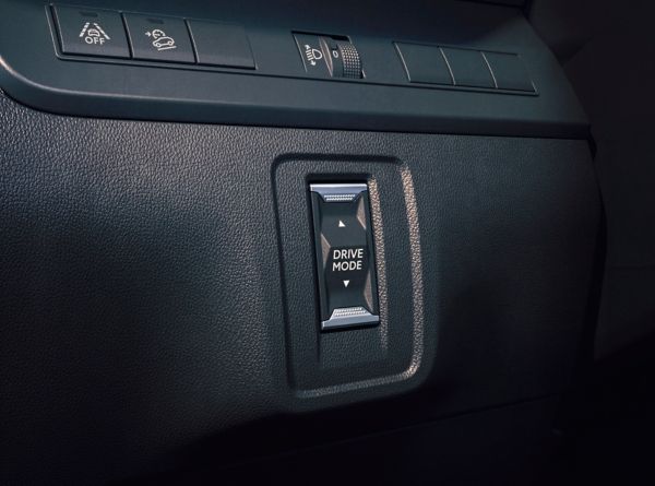 Přepínač systému Toyota Traction Select v kabině Toyoty Proace Electric