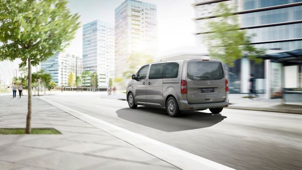 Toyota Proace Verso with a family next to it