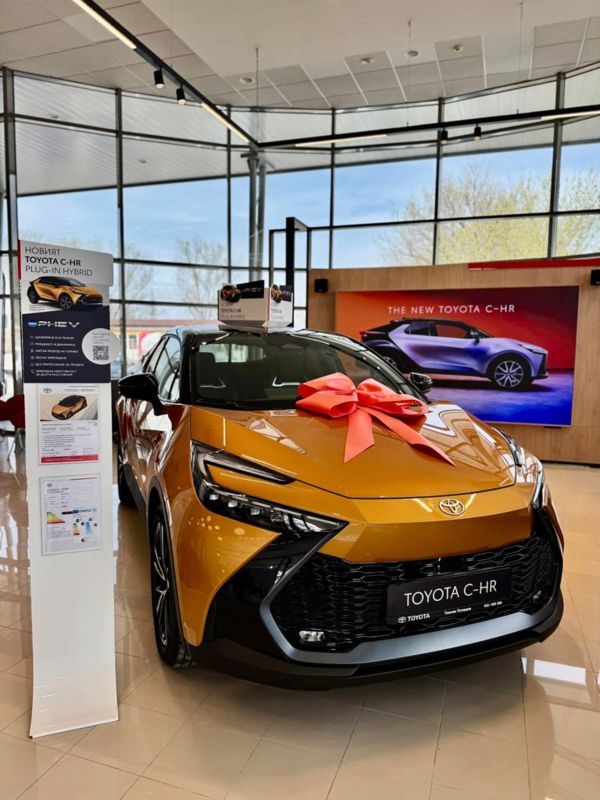 нови автомобили в шоурум