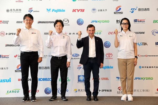 Presidentele Koji Sato, Presedintele Mazda Masahiro Moro, Presidentele Pierre Fillon al  WEC si STO CEO Hamuri Kuwayama