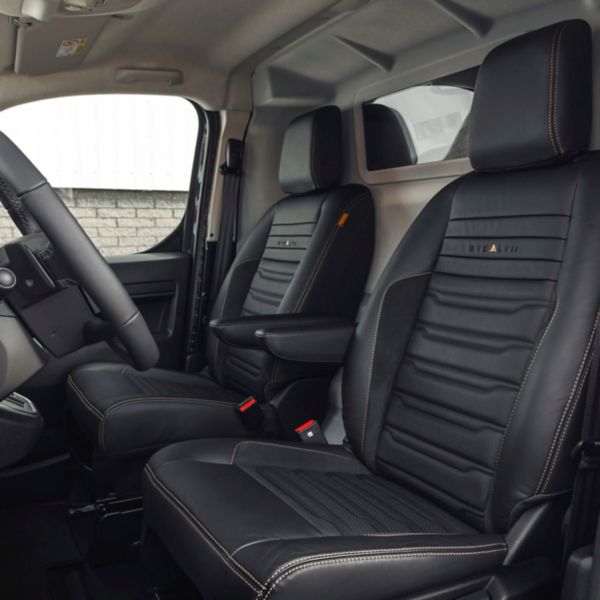 Toyota Proace interieur met Stealth Pack
