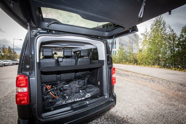 Toyota Proace Verso EV takaboksi