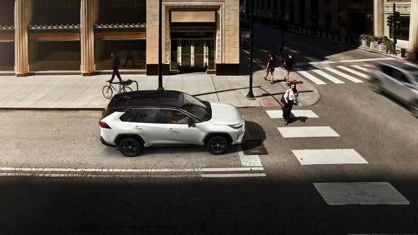 Toyota RAV4 waiting at a crossing