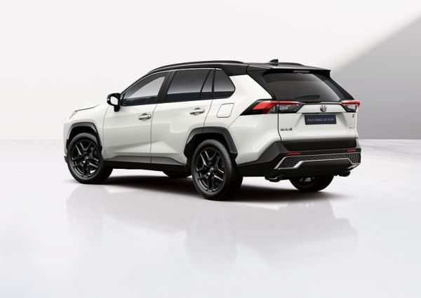 Toyota RAV4 Rear three quarters