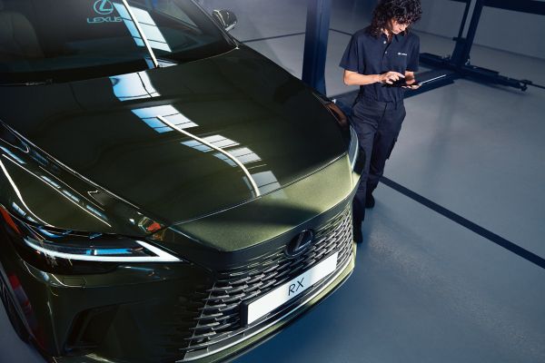 A Lexus mechanic working on a Lexus