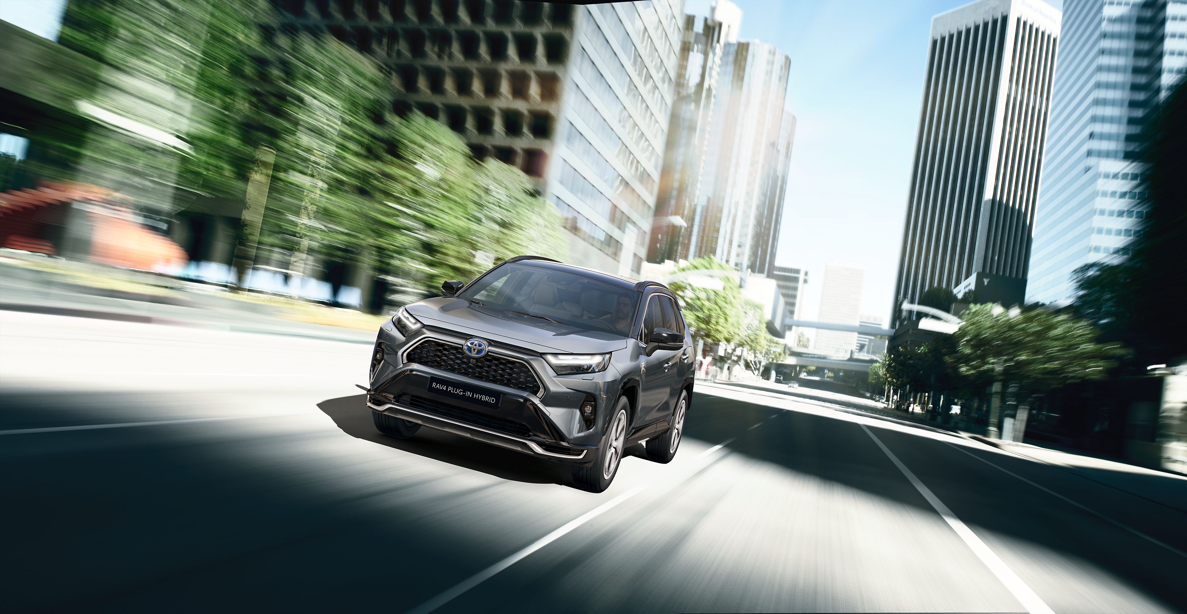RAV4 Plugin Na zewnątrz
