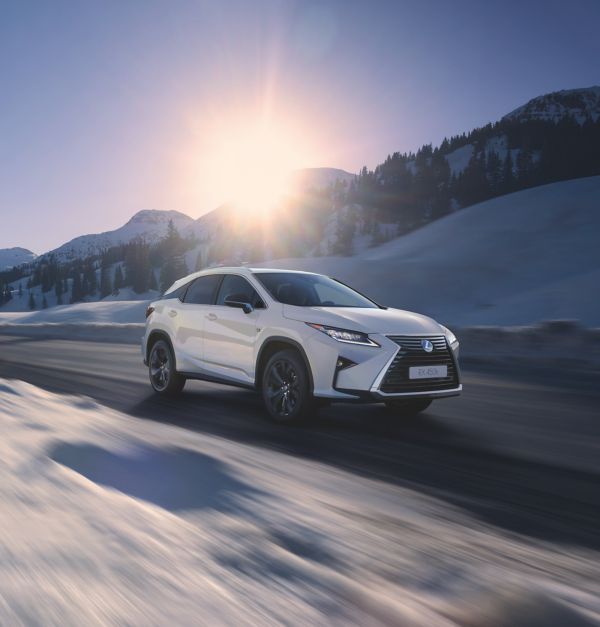 Lexus RX 450h driving