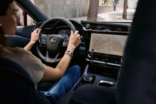 Kuljettaja RZ:n ohjaamossa