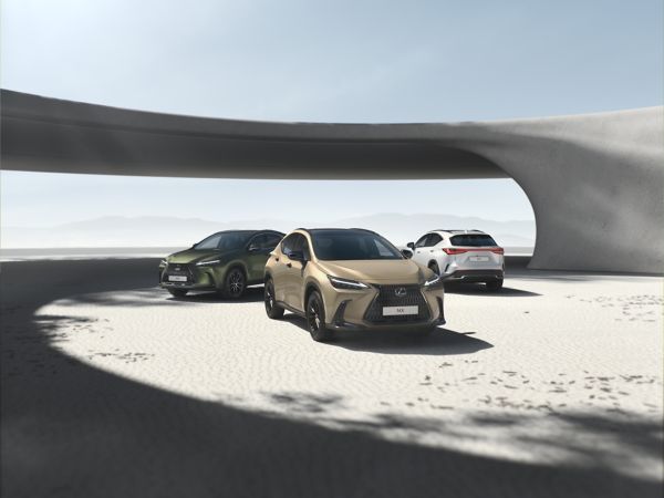 Range_3-Car_Overtrail-HEV-Graphite-black-and-FSport-HEV-FWhite-and-Luxury-PHEV-Terrane-khaki__4-3