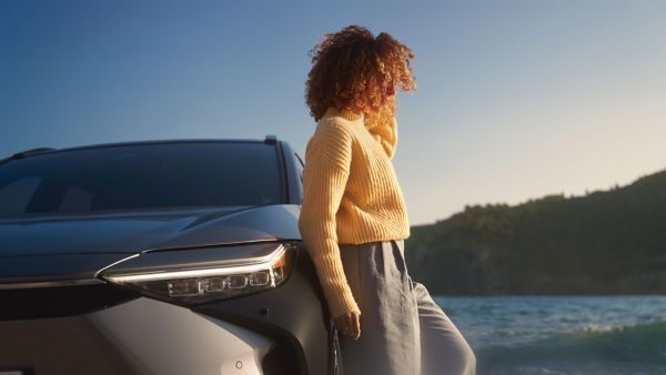 Toyota Range auf einer Einfahrt.