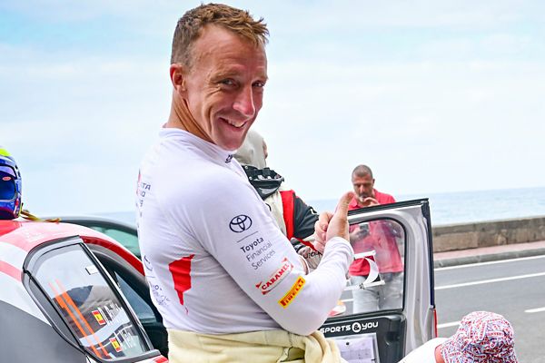 Piloto equipa Toyota a festejar