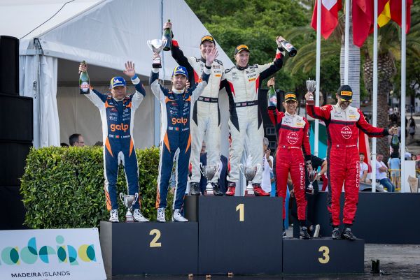 A equipa campeã da Toyota Gazoo Racing Caetano Portugal 