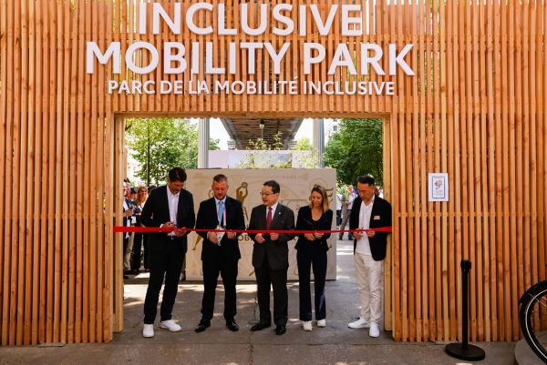The President and CEO of Toyota Motor Europe, the Deputy Mayor of Paris in charge of the Olympic and Paralympic Games with other two important charachters at Toyota Inclusive Mobility Park for the ribbon cutting ceremony