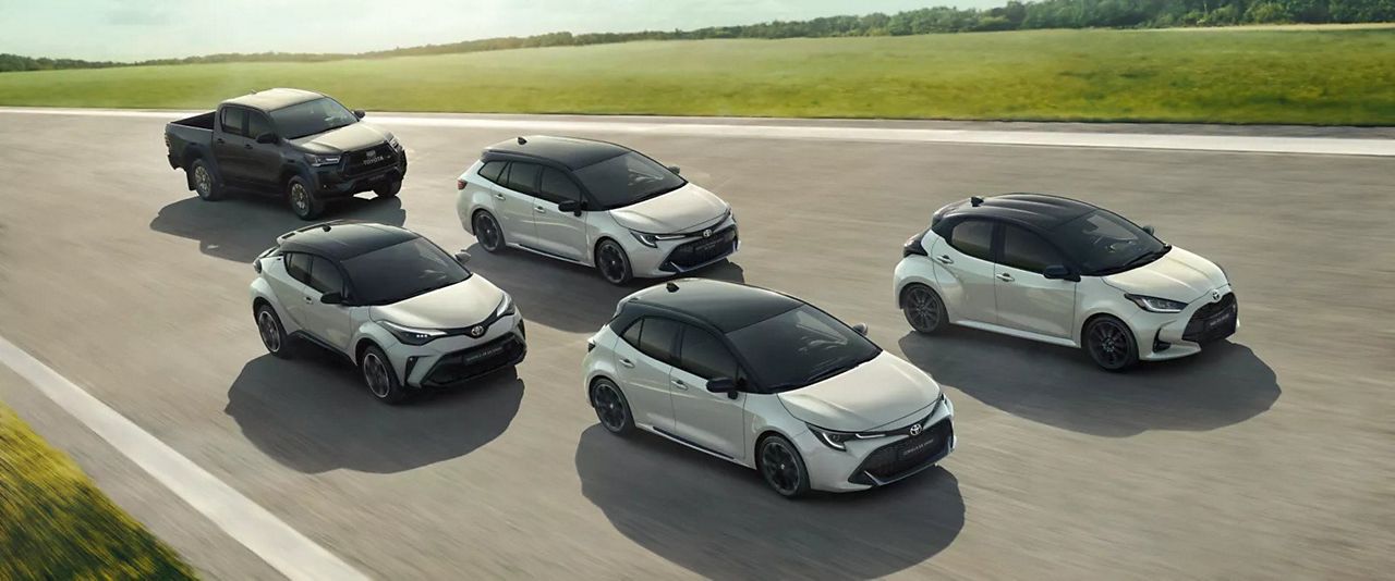 2022 Toyota Corolla Touring Sports GR SPORT - All Color Options - Images