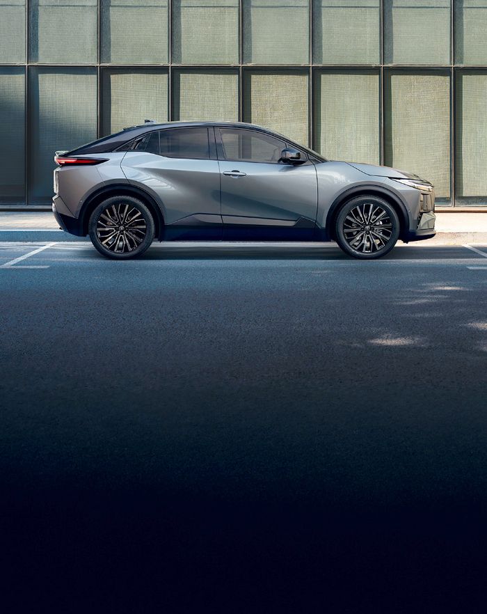 Cztery zelektryfikowane modele Toyoty