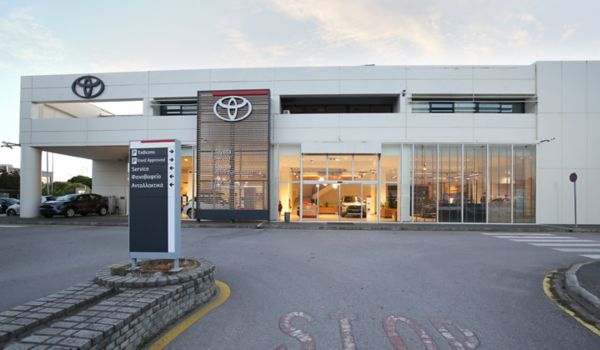 έκθεση αυτοκινήτων toyota Inchcape Polis (Θέρμη)