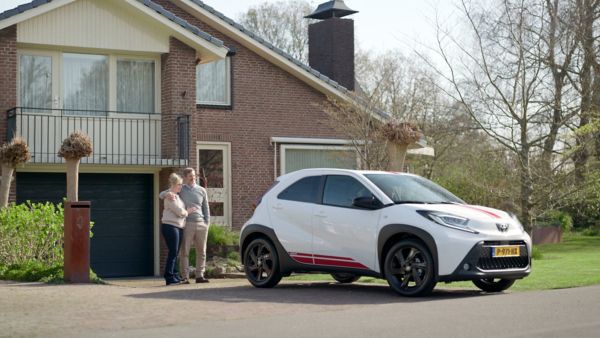 Toyota, lifestyle, man, achter het stuur