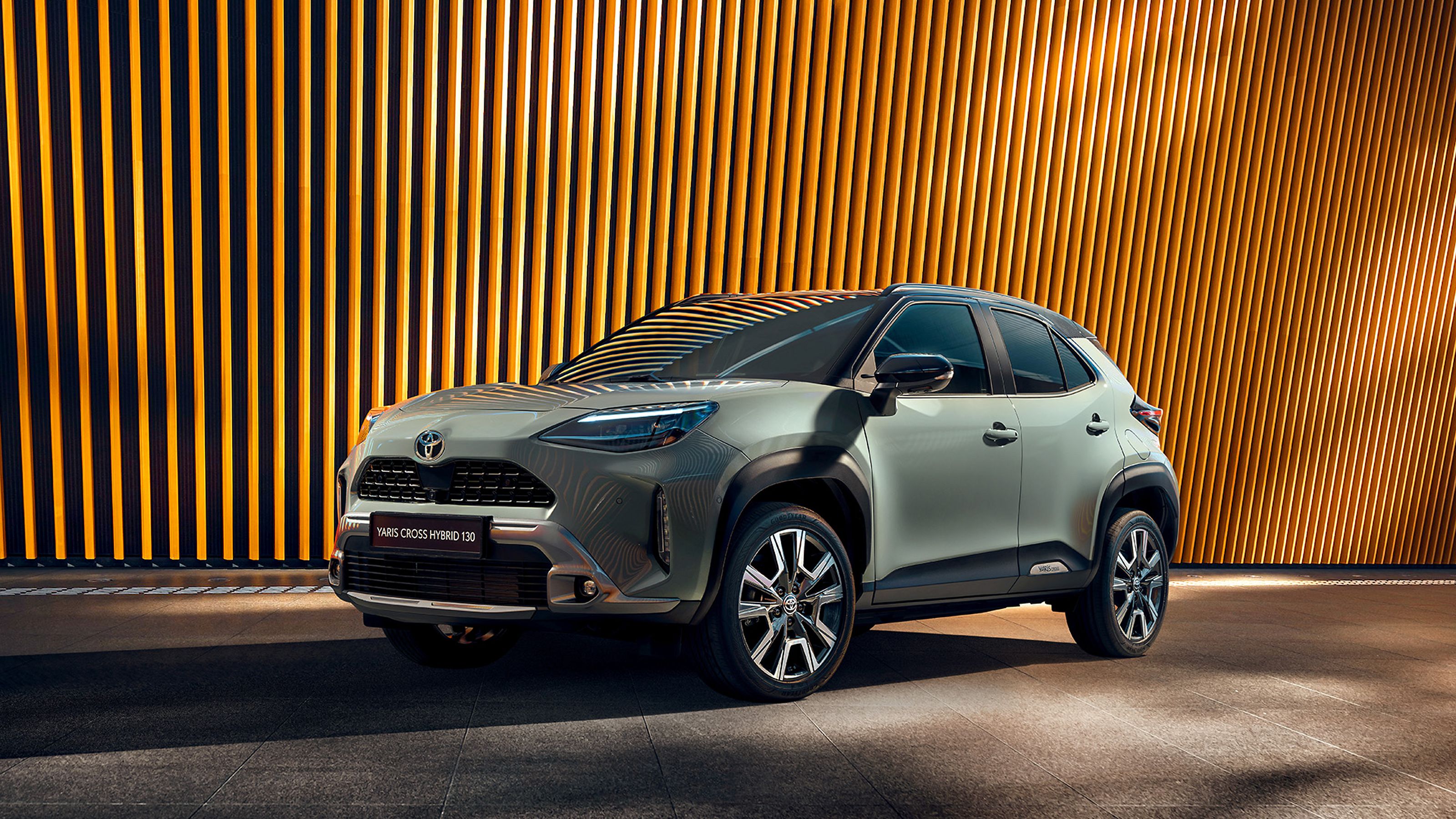 TOYOTA_YARIS_CROSS_HERO_34_FRONT_web:Large-Landscape?ts=1700558693045&resMode=sharp2&op_usm=1.75,0.3,2,0