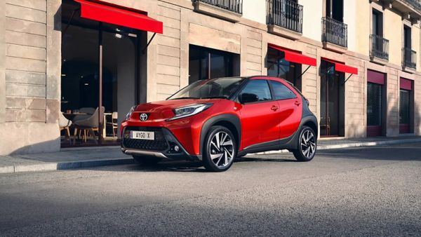TOY_AYGO_X_2022_HUB_DCO_Image_Bank_04_Chilli_Large-Landscape
